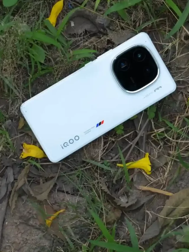 iQOO 12 – Snapdragon 8 Gen 3, 64MP Periscope @ 50K